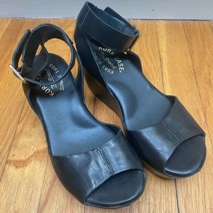 Kork-Ease Womens Carolyne size 6 black